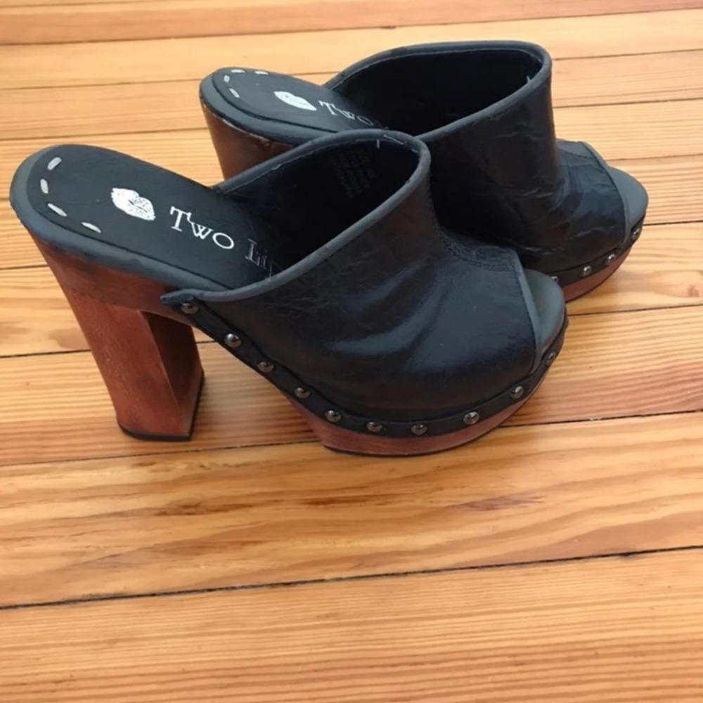 Tow lips mules size 6M